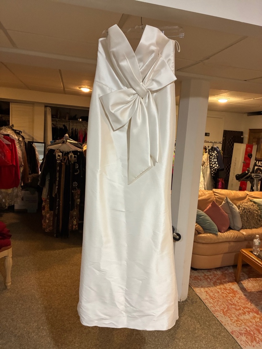 Badgley Mischka Ivory Satin V-Neck Bow Front Wedding Dress size 14